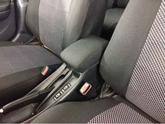 Авточехлы на Nissan Almera N16