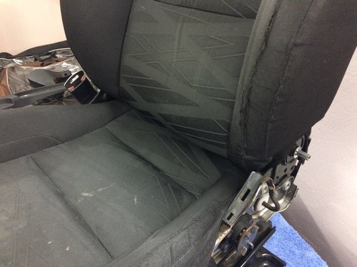 Процесс установки каркасных авточехлов Dress4car