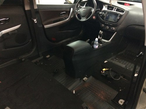 Процесс установки каркасных авточехлов Dress4car